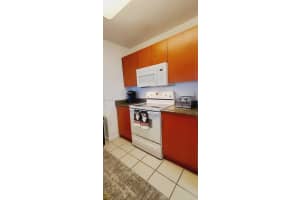 1200 Brickell Bay Dr APT 3704, Miami, FL 33131, Sold 04/18/23