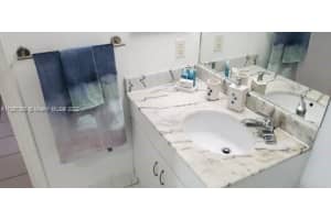 1200 Brickell Bay Dr APT 3704, Miami, FL 33131, Sold 04/18/23