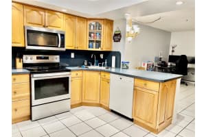 400 Commodore Dr APT 309, Plantation, FL 33325, Sold 11/14/22
