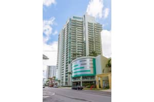 218 SE 14th St, Miami, FL 33131, Sold 04/28/23