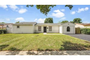 20122 NW 57th Pl, Hialeah, FL 33015, Sold 12/08/22
