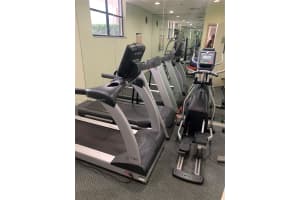 900 NE 195th St, Miami, FL 33179, Sold 12/10/22