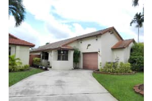 701 SW 113th Ave, Pembroke Pines, FL 33025, Sold 01/20/23