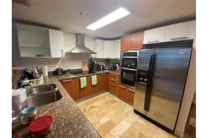 170 SE 14th St, Miami, FL 33131, Sold 12/01/22