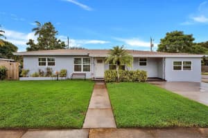 809 Fairway Dr, Plantation, FL 33317, Sold 01/12/23