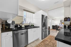 809 Fairway Dr, Plantation, FL 33317, Sold 01/12/23