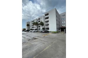 8075 NW 7th St, Miami, FL 33126, Sold 01/04/23