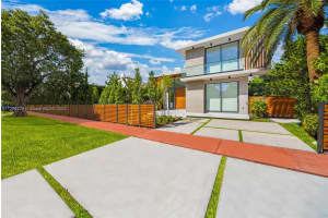 5352 Pine Tree Dr, Miami Beach, FL 33140, Sold 11/18/22