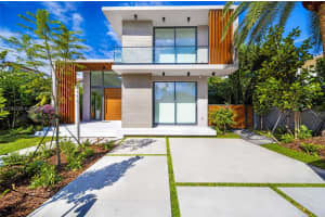 5352 Pine Tree Dr, Miami Beach, FL 33140, Sold 11/18/22
