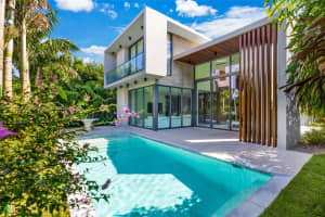 5352 Pine Tree Dr, Miami Beach, FL 33140, Sold 11/18/22