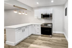 1900 W 54th St APT 406, Hialeah, FL 33012, Sold 02/07/23
