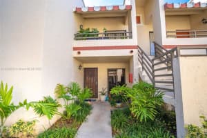 20220 NE 3rd Ct APT 5, Miami, FL 33179, Sold 12/02/22