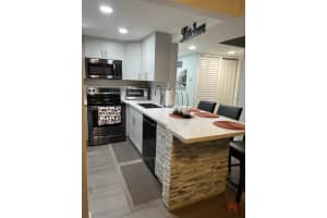 9460 Fontainebleau Blvd, Miami, FL 33172, Sold 01/23/23