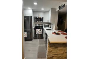 9460 Fontainebleau Blvd, Miami, FL 33172, Sold 01/23/23