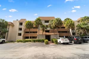 461 Ives Dairy Rd Apt 203-2, Miami, FL 33179, Sold 01/31/23