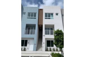2535 NE 193rd St, Miami, FL 33180, Sold 05/26/23