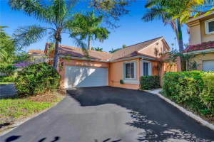 10007 NW 5th St, Plantation, FL 33324, Sold 01/11/23