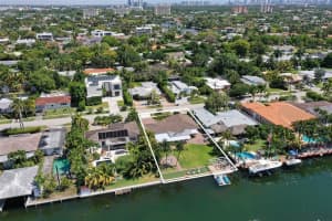 2106 NE 124th St, North Miami, FL 33181, Sold 02/01/23