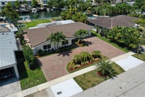 2106 NE 124th St, North Miami, FL 33181, Sold 02/01/23