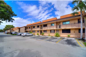 490 W Park Dr, Miami, FL 33172, Sold 01/31/23