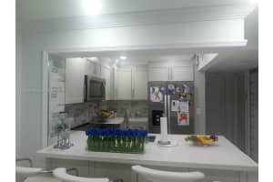 8075 NW 7th St, Miami, FL 33126, Sold 11/28/22