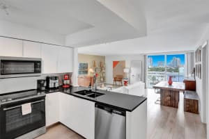 1045 10th St APT 801, Miami Beach, FL 33139, Sold 01/09/23