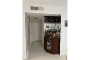 301 NE 14th Ave APT 207, Hallandale Beach, FL 33009, Sold 12/05/22