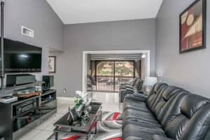 10241 NW 9th St Cir, Miami, FL 33172, Sold 11/29/22