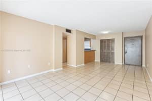 8889 Fontainebleau Blvd APT 204, Miami, FL 33172, Sold 12/13/22