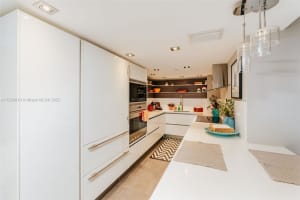 5225 Collins Ave APT 1415, Miami Beach, FL 33140, Sold 08/04/23