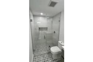 5401 Collins Ave APT 128, Miami Beach, FL 33140, Sold 11/14/22