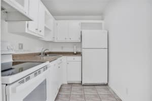 8511 NW 8th St, Miami, FL 33126, Sold 12/09/22