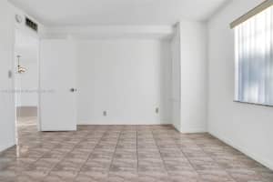 8511 NW 8th St, Miami, FL 33126, Sold 12/09/22