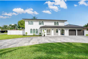 7515 N Oakmont Dr, Hialeah, FL 33015, Sold 06/01/23