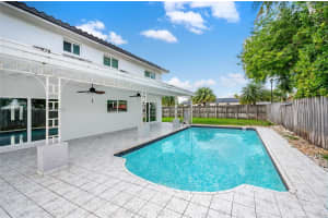 7515 N Oakmont Dr, Hialeah, FL 33015, Sold 06/01/23