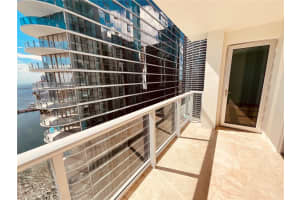 300 S Biscayne Blvd t 3206, Miami, FL 33131, Sold 12/20/22