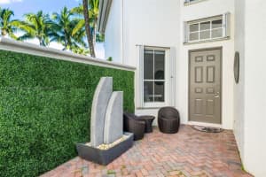 1549 Breakwater Terrace, Hollywood, FL 33019, Sold 12/16/22