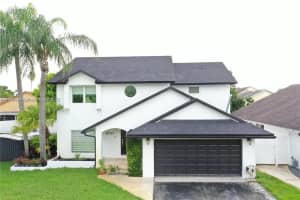 18723 NW 77th Pl, Hialeah, FL 33015, Sold 12/19/22