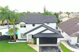 18723 NW 77th Pl, Hialeah, FL 33015, Sold 12/19/22