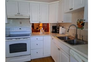 128 Briarwood Cir, Hollywood, FL 33024, Sold 03/17/23