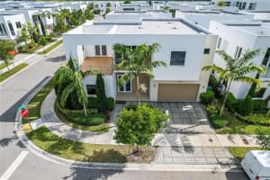 10042 NW 76th Terrace, Doral, FL 33178, Sold 01/19/23