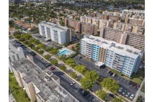 401 NE 14th Ave, Hallandale Beach, FL 33009, Sold 03/03/23