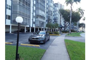 200 Diplomat Pkwy APT 326, Hallandale Beach, FL 33009, Sold 12/21/22