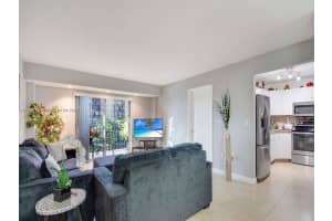 4717 NW 7th St, Miami, FL 33126, Sold 12/14/22