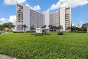 336 Golfview Rd APT 502, North Palm Beach, FL 33408, Sold 02/17/23