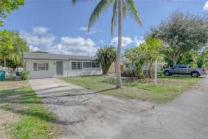 506 NW 8th St, Boynton Beach, FL 33426, Sold 01/19/23