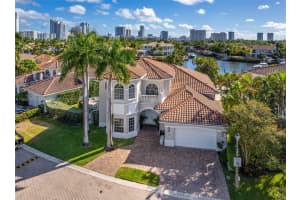 946 Sanibel Dr, Hollywood, FL 33019, Sold 03/31/23