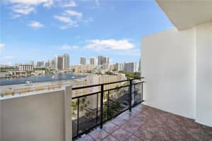 401 Golden Isles Dr APT 1114, Hallandale Beach, FL 33009, Sold 12/28/22