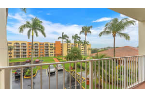 6990 NW 186th St Apt 4-315, Hialeah, FL 33015, Sold 12/09/22