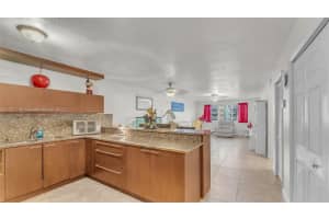 6990 NW 186th St Apt 4-315, Hialeah, FL 33015, Sold 12/09/22